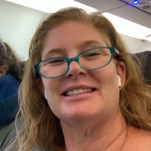 MEET YOUR POSHER JULIA - Picture 1 of 1